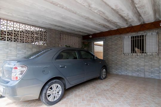 Garagem  de casa à venda com 3 quartos, 125m² em Jardim Santa Mena, Guarulhos