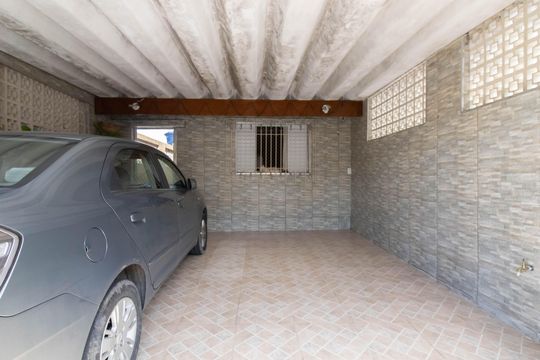 Garagem  de casa à venda com 3 quartos, 125m² em Jardim Santa Mena, Guarulhos