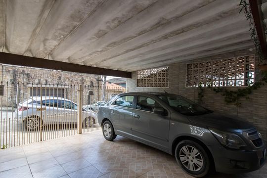 Garagem  de casa à venda com 3 quartos, 125m² em Jardim Santa Mena, Guarulhos