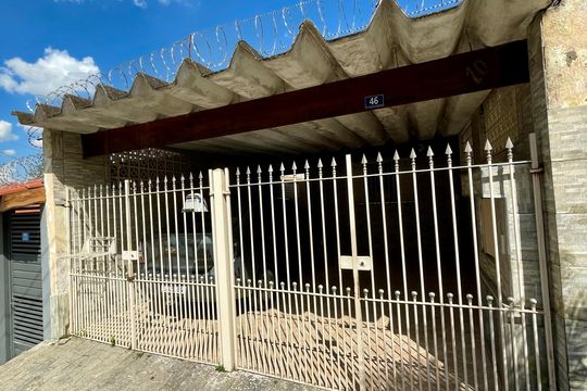 Fachada  de casa à venda com 3 quartos, 125m² em Jardim Santa Mena, Guarulhos