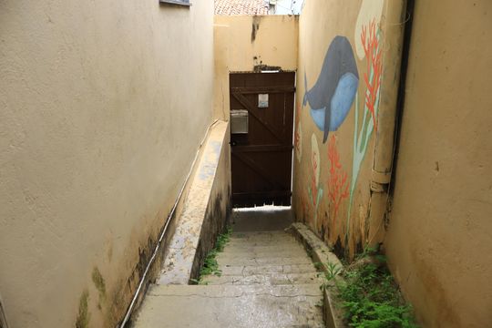 Escada de casa para alugar com 7 quartos, 368m² em Itapuã, Salvador