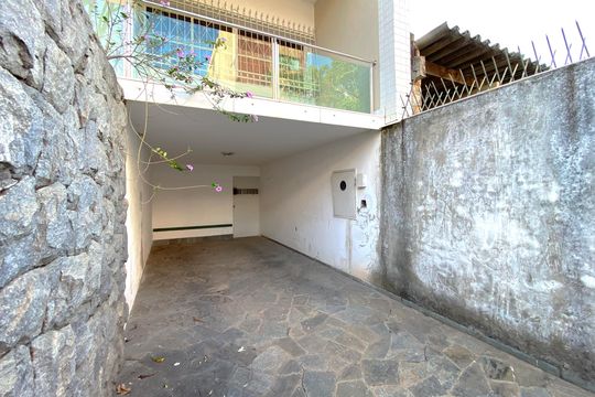 Garagem de casa à venda com 3 quartos, 249m² em Vila Paris, Belo Horizonte