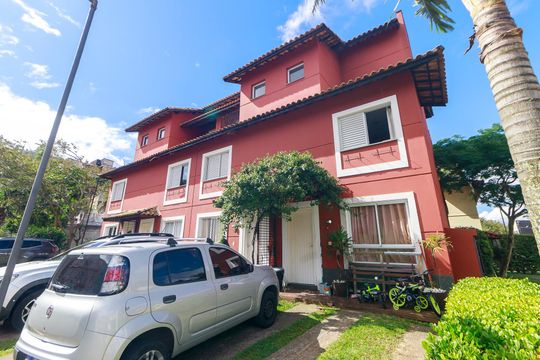 Fachada de casa de condomínio à venda com 3 quartos, 127m² em Jardim São Luís, São Paulo