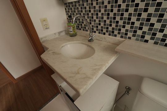 Banheiro de apartamento à venda com 2 quartos, 45m² em Cidade Nova, Jundiaí