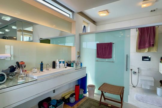 Banheiro da Suíte de apartamento à venda com 1 quarto, 156m² em Jardins, São Paulo