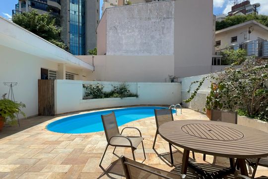 Área comum de casa à venda com 3 quartos, 420m² em Alto de Pinheiros, São Paulo