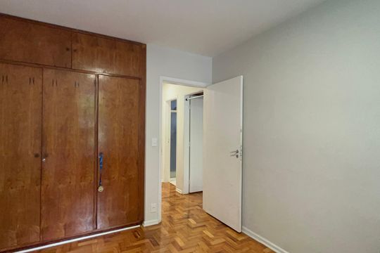 Quarto 2 de casa à venda com 3 quartos, 420m² em Alto de Pinheiros, São Paulo
