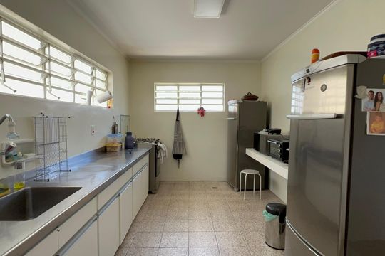 Cozinha de casa à venda com 3 quartos, 420m² em Alto de Pinheiros, São Paulo