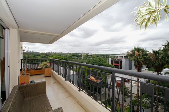 Varanda de apartamento à venda com 4 quartos, 220m² em Alto de Pinheiros, São Paulo