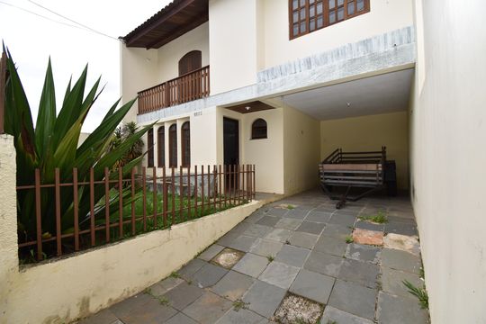 Garagem de casa para alugar com 3 quartos, 130m² em Boa Vista, Curitiba