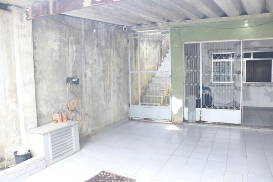 Garagem de casa para alugar com 2 quartos, 381m² em Floresta, Nova Iguaçu