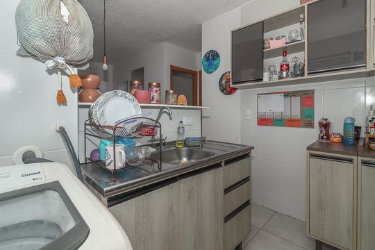 Cozinha de apartamento à venda com 2 quartos, 47m² em Morro Santana, Porto Alegre