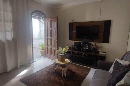 Casa à venda com 3 quartos, 200m² em Bom Jesus, Contagem