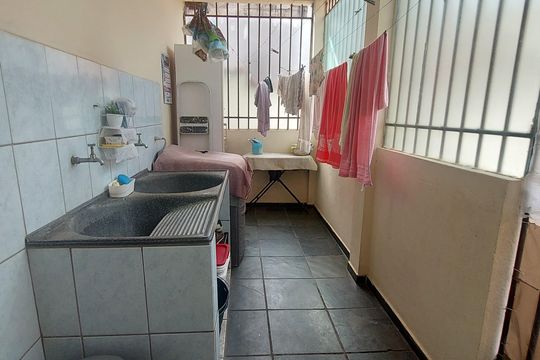 Casa à venda com 3 quartos, 200m² em Bom Jesus, Contagem