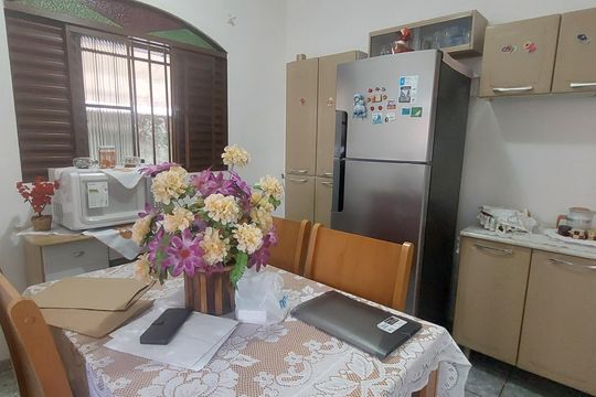Casa à venda com 3 quartos, 200m² em Bom Jesus, Contagem