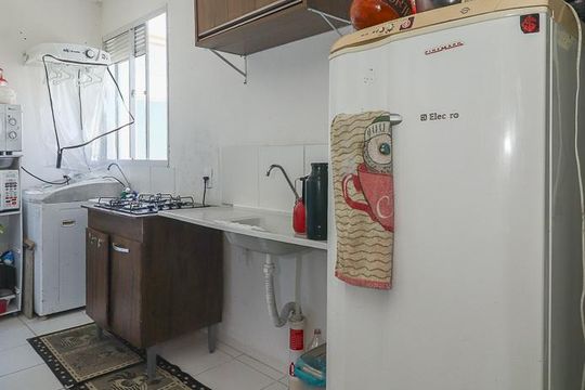 Cozinha de apartamento à venda com 2 quartos, 42m² em Rubem Berta, Porto Alegre