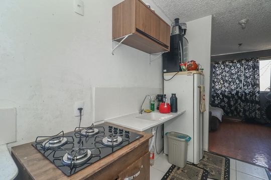 Cozinha de apartamento à venda com 2 quartos, 42m² em Rubem Berta, Porto Alegre