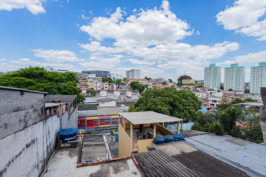 Vista Quarto 1 de casa para alugar com 2 quartos, 110m² em Vila Serralheiro, São Paulo