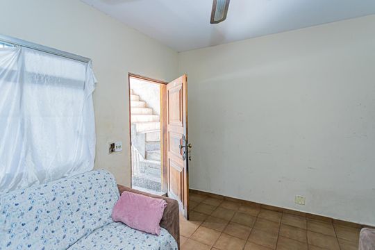 Sala de casa para alugar com 2 quartos, 110m² em Vila Serralheiro, São Paulo