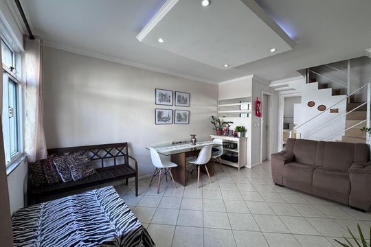 Sala de casa de condomínio à venda com 4 quartos, 116m² em Vargem Pequena, Rio de Janeiro