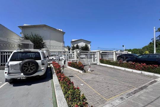 Fachada de casa de condomínio à venda com 4 quartos, 116m² em Vargem Pequena, Rio de Janeiro