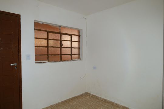 Sala de casa para alugar com 2 quartos, 60m² em Vila Carmosina, São Paulo
