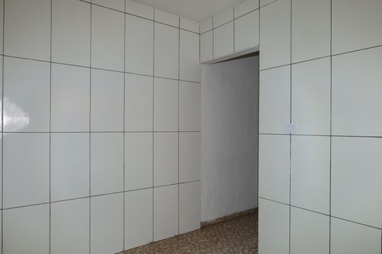 Cozinha de casa para alugar com 2 quartos, 60m² em Vila Carmosina, São Paulo