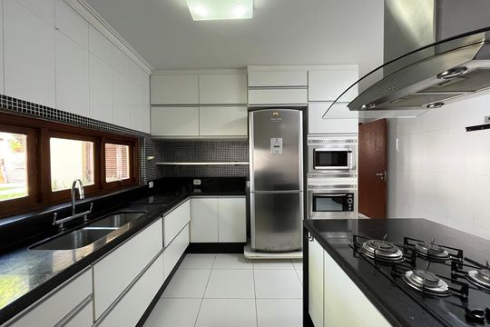 Cozinha de casa de condomínio para alugar com 5 quartos, 915m² em Jardim Sao Paulo Ii, Cotia