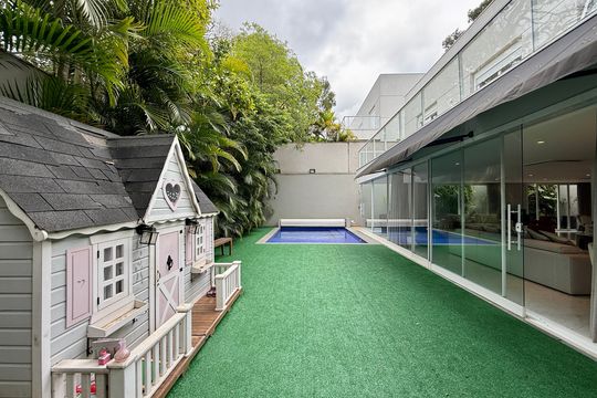 Quintal de casa de condomínio à venda com 3 quartos, 600m² em Granja Julieta, São Paulo