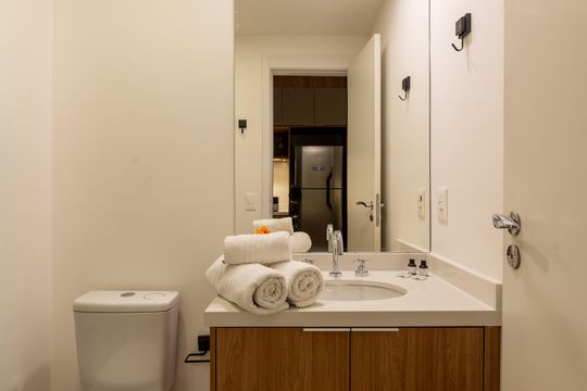 Banheiro de kitnet/studio para alugar com 1 quarto, 27m² em Perdizes, São Paulo