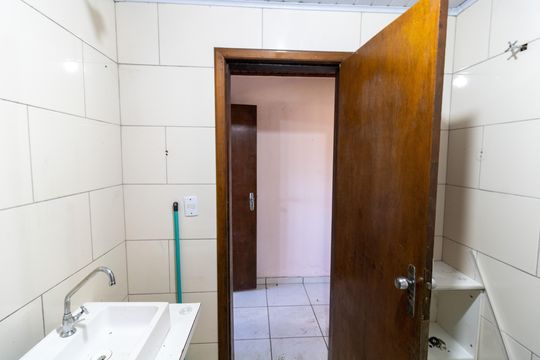 Banheiro de casa à venda com 3 quartos, 288m² em Campo Novo, Porto Alegre