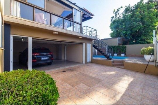 Área comum de casa para alugar com 3 quartos, 380m² em Guarujá, Porto Alegre