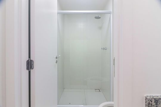 Banheiro de apartamento para alugar com 1 quarto, 45m² em Vila Sonia, São Paulo