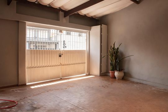 Garagem de casa à venda com 2 quartos, 180m² em Bosque da Saúde, São Paulo