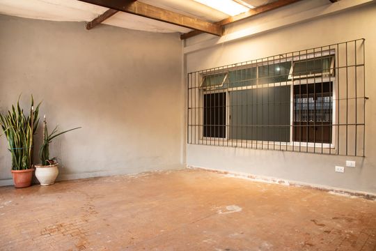 Garagem de casa à venda com 2 quartos, 180m² em Bosque da Saúde, São Paulo