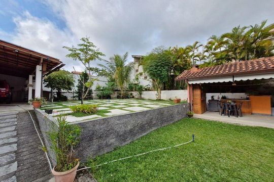 Casa à venda com 4 quartos, 227m² em Sapê, Niterói