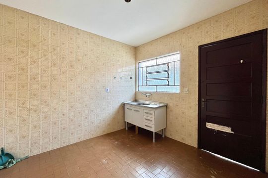 Cozinha de casa à venda com 2 quartos, 90m² em Jardim Itacolomi, São Paulo
