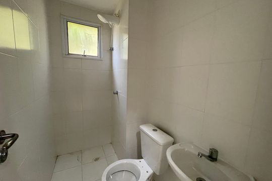 Banheiro de apartamento para alugar com 2 quartos, 52m² em Lajeado, Cotia