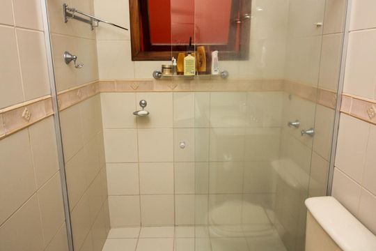 Banheiro Social de casa de condomínio à venda com 4 quartos, 177m² em Ipanema, Porto Alegre