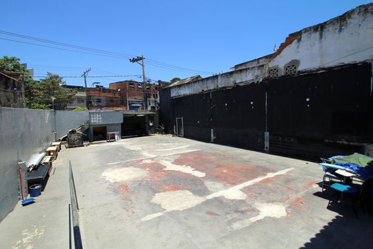 Quintal e Garagem de casa à venda com 3 quartos, 300m² em Irajá, Rio de Janeiro