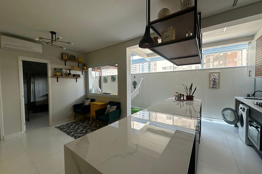 Cozinha de apartamento à venda com 2 quartos, 61m² em Alphaville Empresarial, Barueri