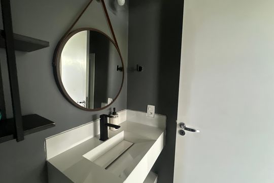 Banheiro de apartamento à venda com 2 quartos, 61m² em Alphaville Empresarial, Barueri