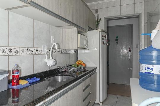 Cozinha de apartamento à venda com 1 quarto, 42m² em Jardim Dona Leopoldina, Porto Alegre