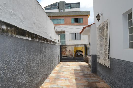 Garagem de casa à venda com 4 quartos, 300m² em Renascença, Belo Horizonte