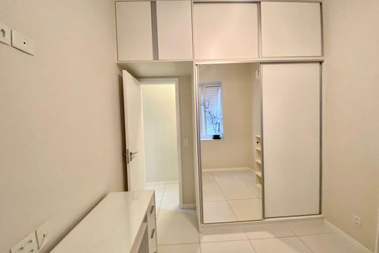 QUARTO 1 de apartamento para alugar com 2 quartos, 65m² em Leblon, Rio de Janeiro