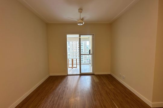 Sala de apartamento à venda com 3 quartos, 90m² em Jardim Tupanci, Barueri