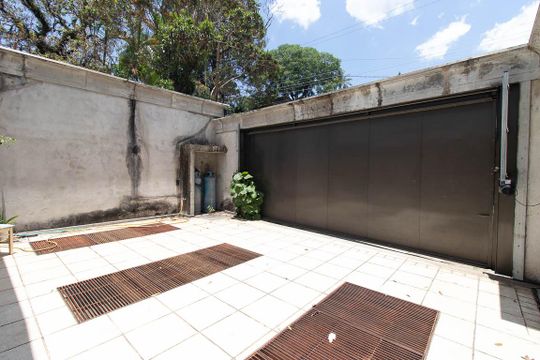 Garagem de casa para alugar com 7 quartos, 560m² em Vila Albertina, São Paulo