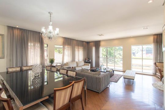Casa para alugar com 7 quartos, 560m² em Vila Albertina, São Paulo