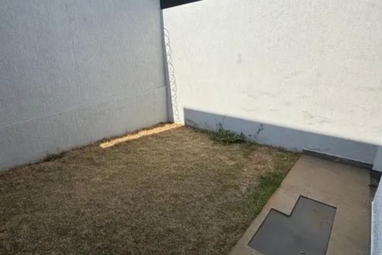 Área externa de casa para alugar com 3 quartos, 105m² em Sinimbu, Belo Horizonte