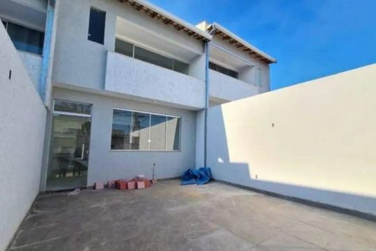 Área externa de casa para alugar com 3 quartos, 105m² em Sinimbu, Belo Horizonte